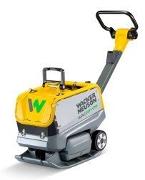 WACKER NEUSON APU 3340e – Akku Rüttelplatte reversierbar mit 217 kg