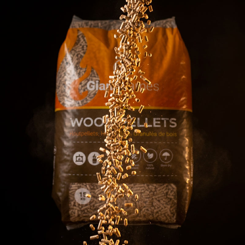 Palette Giant Flames Holzpellets 65 Säcke x 15 kg (975 kg) – Bild 3