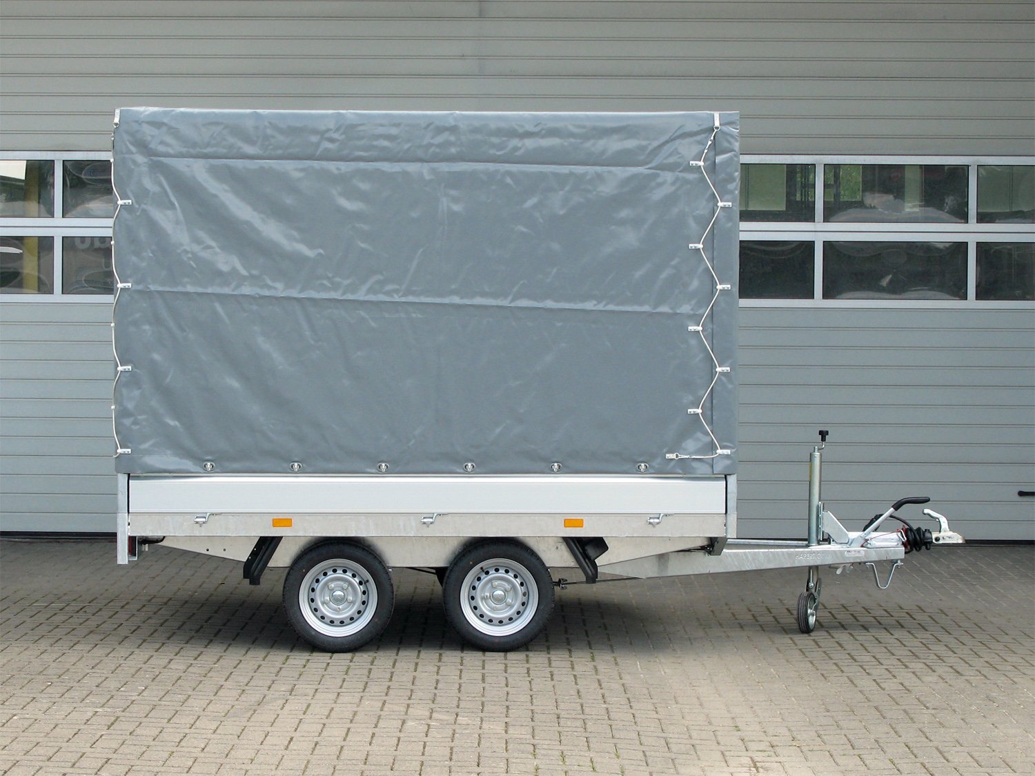 Hapert Azure H-2 – 2000 – 3050 x 1800 Niedriges Fahrwerk – Hochplane 1800 mm