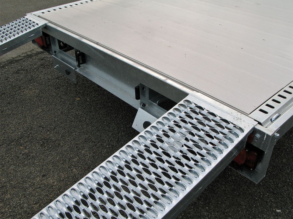 Humbaur Universal 3000 Seilwinde, Auffahrbohlen u Aluboden – Bild 3